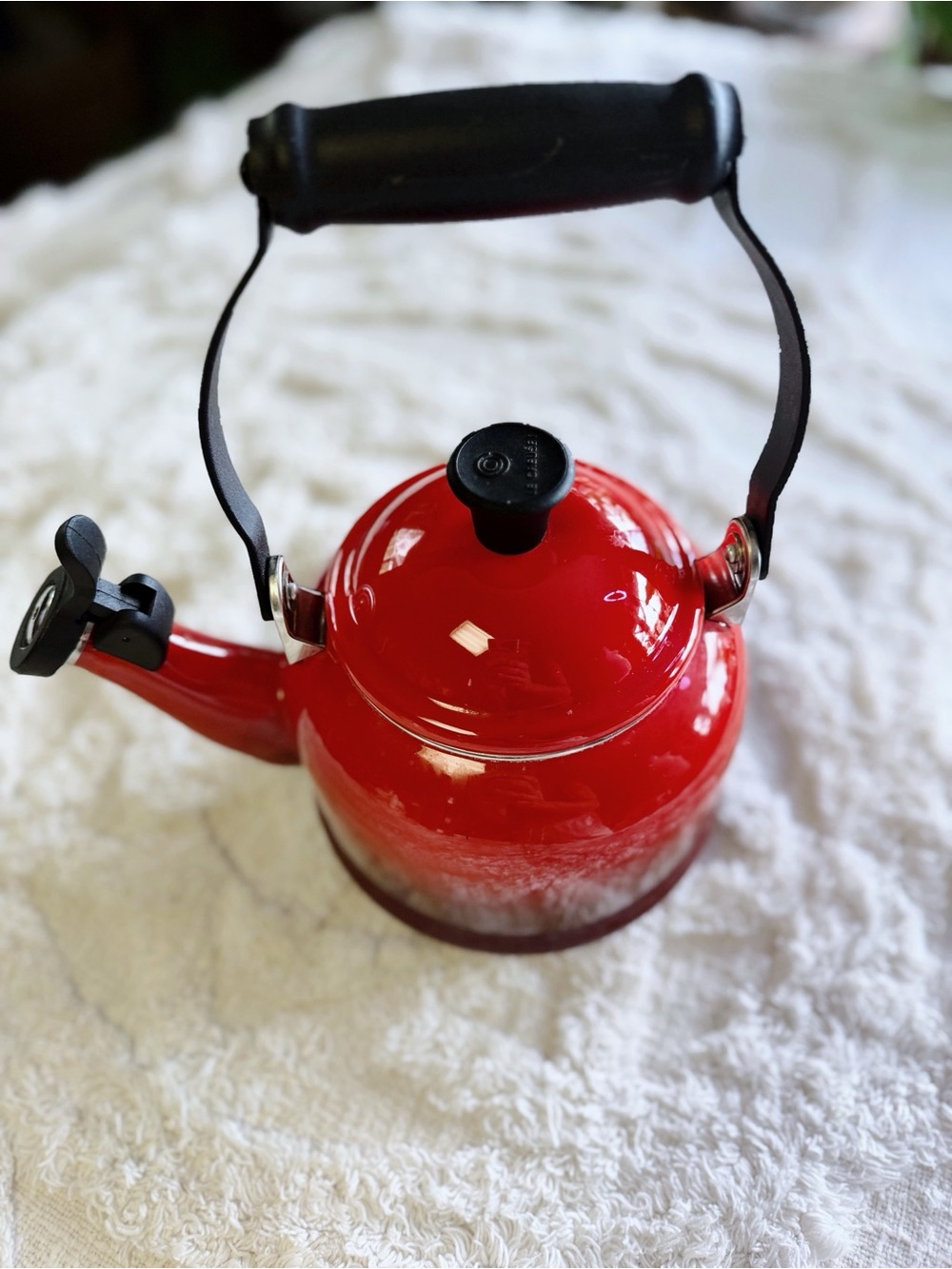 Le Creuset Red Enamel Whistling Tea Kettle 1.1 Qt 2501 Classic Stove Top